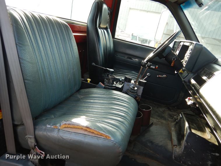 image for item DH5074 1994 Chevrolet Kodiak C6500 semi truck