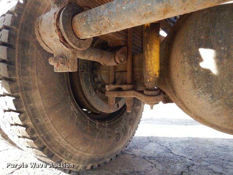 image for item DH5074 1994 Chevrolet Kodiak C6500 semi truck