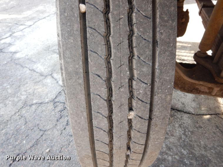 image for item DH5074 1994 Chevrolet Kodiak C6500 semi truck