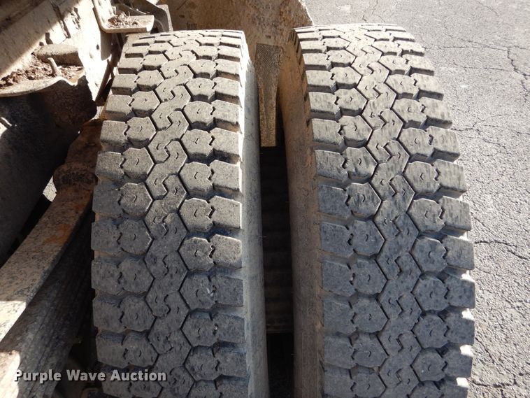 image for item DH5074 1994 Chevrolet Kodiak C6500 semi truck