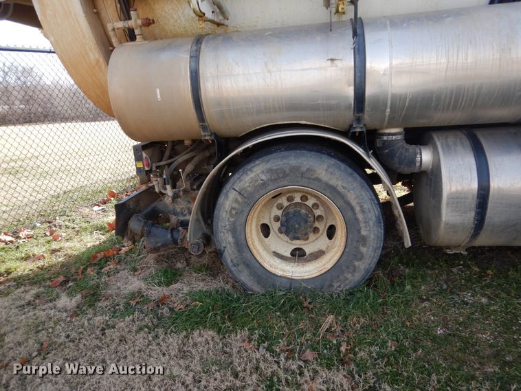 image for item DH5075 2004 Sterling L-Line hydro sewer jetter truck