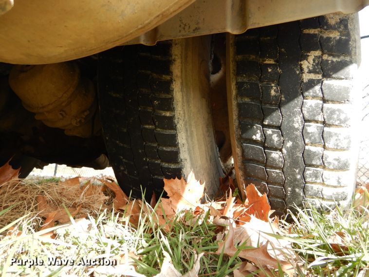 image for item DH5075 2004 Sterling L-Line hydro sewer jetter truck