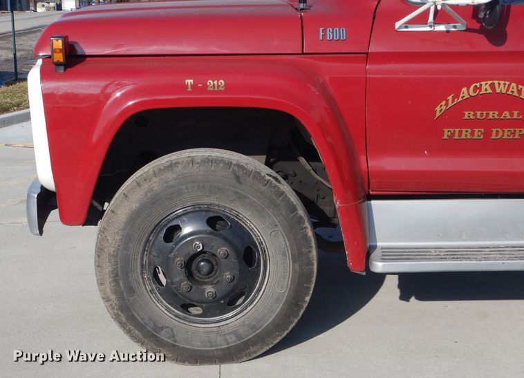 image for item DH6302 1978 Ford F600 tanker fire truck