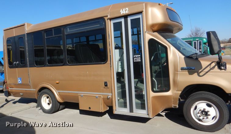 image for item DI2733 2008 Ford Econoline E450 Super Duty shuttle bus