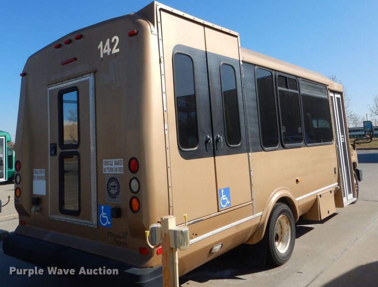 image for item DI2733 2008 Ford Econoline E450 Super Duty shuttle bus