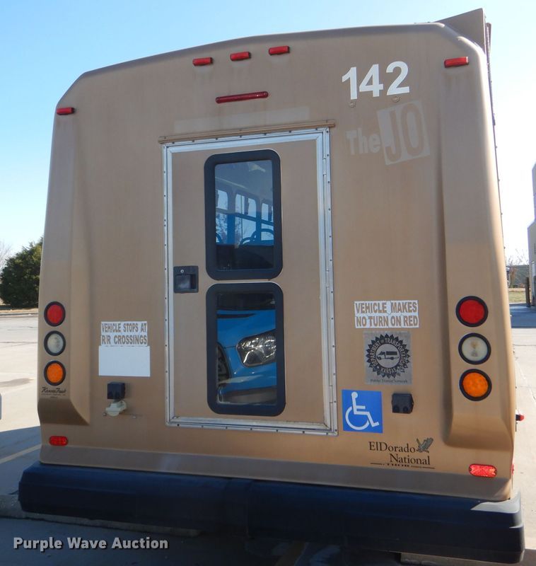 image for item DI2733 2008 Ford Econoline E450 Super Duty shuttle bus