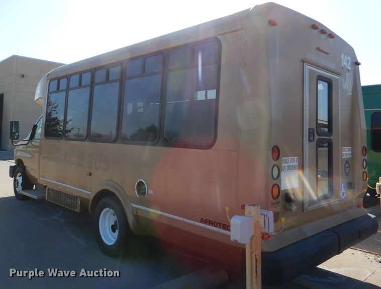 image for item DI2733 2008 Ford Econoline E450 Super Duty shuttle bus