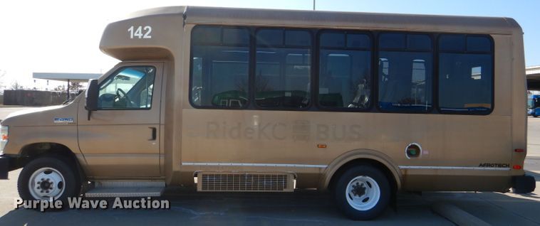 image for item DI2733 2008 Ford Econoline E450 Super Duty shuttle bus