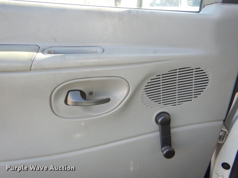 image for item DI2733 2008 Ford Econoline E450 Super Duty shuttle bus