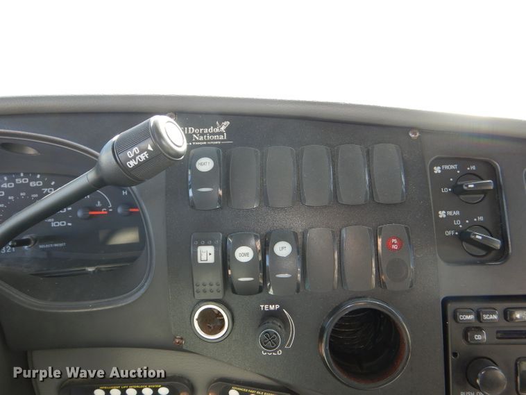 image for item DI2733 2008 Ford Econoline E450 Super Duty shuttle bus