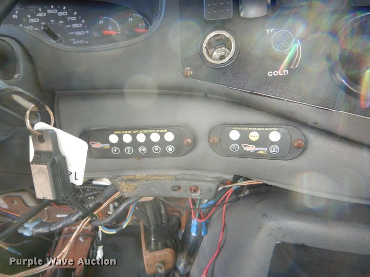 image for item DI2733 2008 Ford Econoline E450 Super Duty shuttle bus