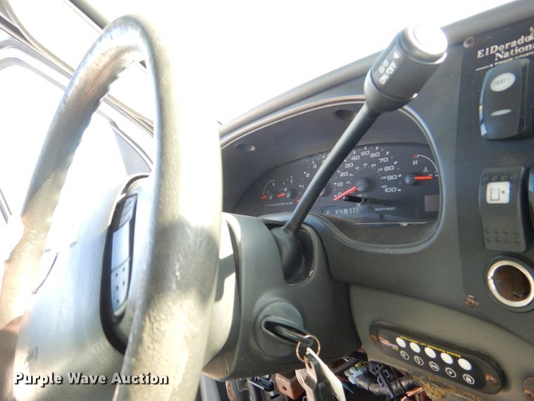 image for item DI2733 2008 Ford Econoline E450 Super Duty shuttle bus