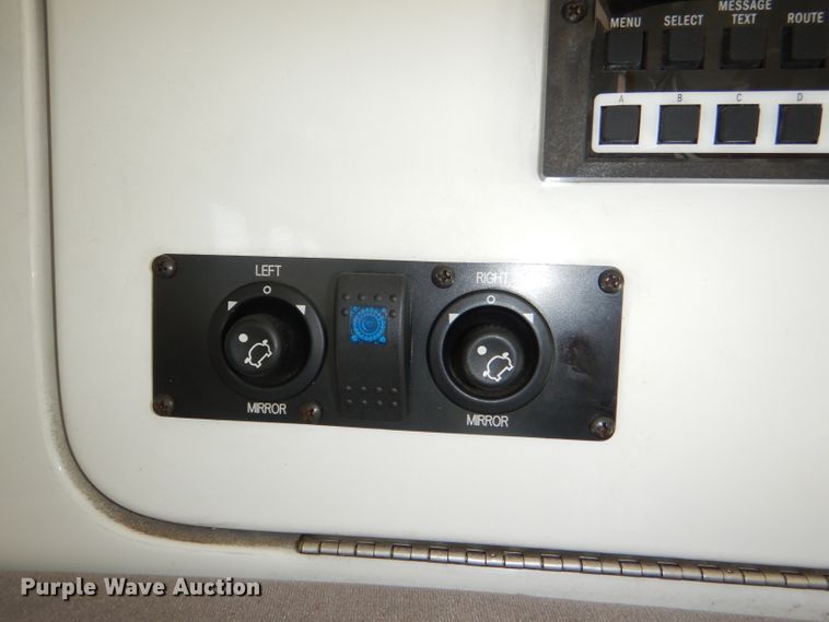 image for item DI2733 2008 Ford Econoline E450 Super Duty shuttle bus