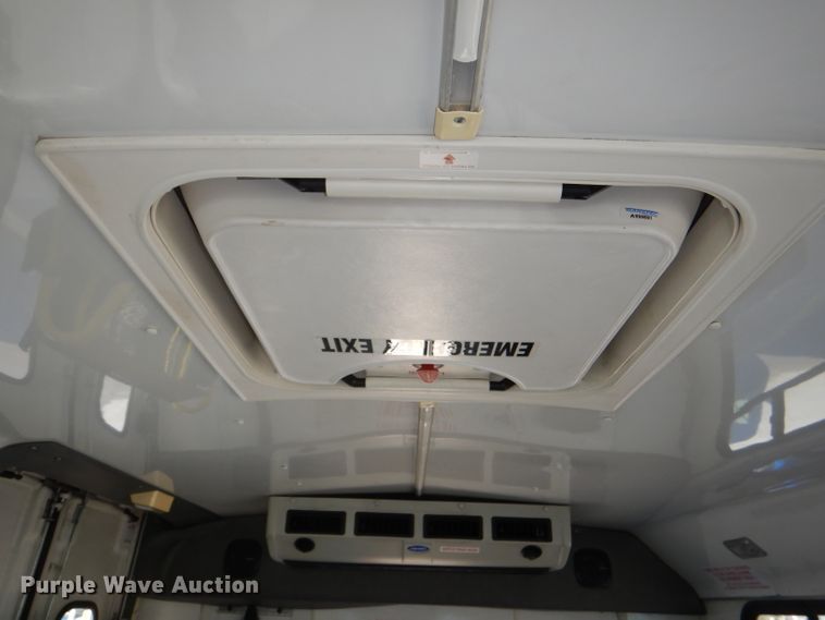 image for item DI2733 2008 Ford Econoline E450 Super Duty shuttle bus