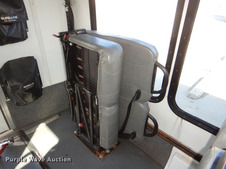 image for item DI2733 2008 Ford Econoline E450 Super Duty shuttle bus