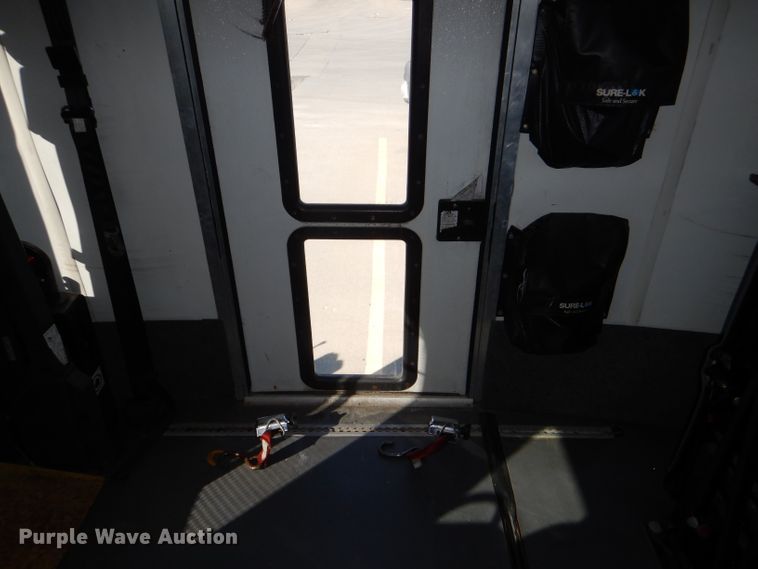 image for item DI2733 2008 Ford Econoline E450 Super Duty shuttle bus