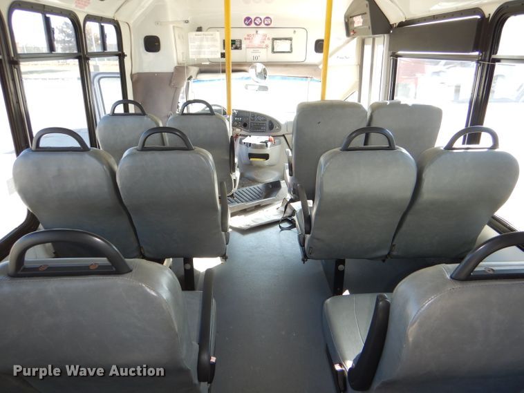 image for item DI2733 2008 Ford Econoline E450 Super Duty shuttle bus