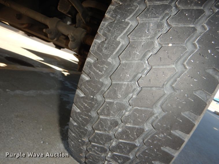 image for item DI2733 2008 Ford Econoline E450 Super Duty shuttle bus