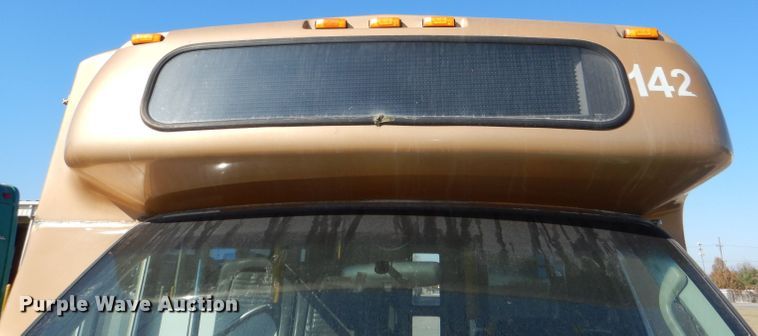 image for item DI2733 2008 Ford Econoline E450 Super Duty shuttle bus