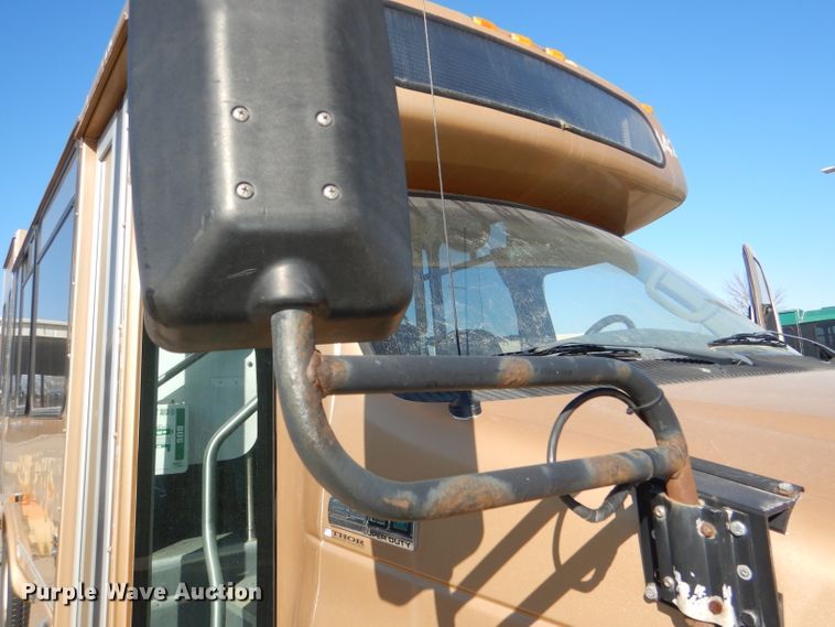 image for item DI2733 2008 Ford Econoline E450 Super Duty shuttle bus