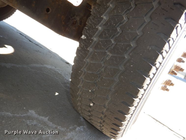 image for item DI2733 2008 Ford Econoline E450 Super Duty shuttle bus