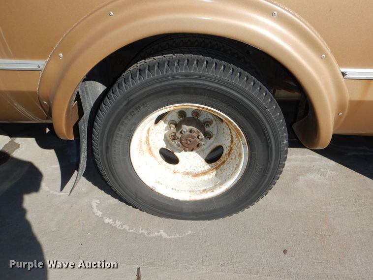 image for item DI2733 2008 Ford Econoline E450 Super Duty shuttle bus