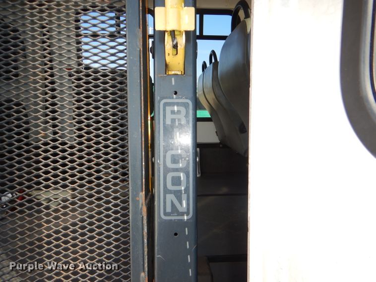 image for item DI2733 2008 Ford Econoline E450 Super Duty shuttle bus