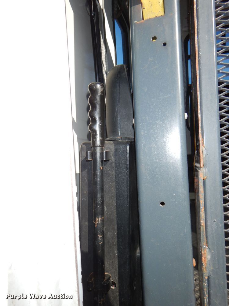 image for item DI2733 2008 Ford Econoline E450 Super Duty shuttle bus