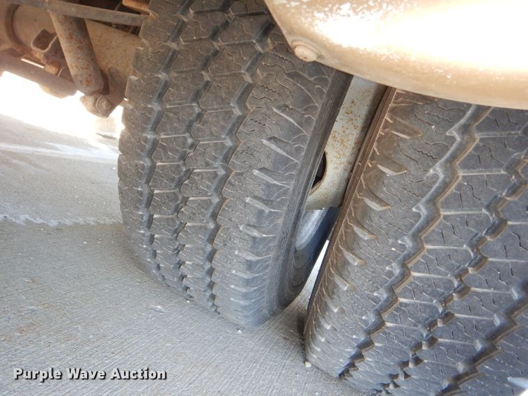 image for item DI2733 2008 Ford Econoline E450 Super Duty shuttle bus