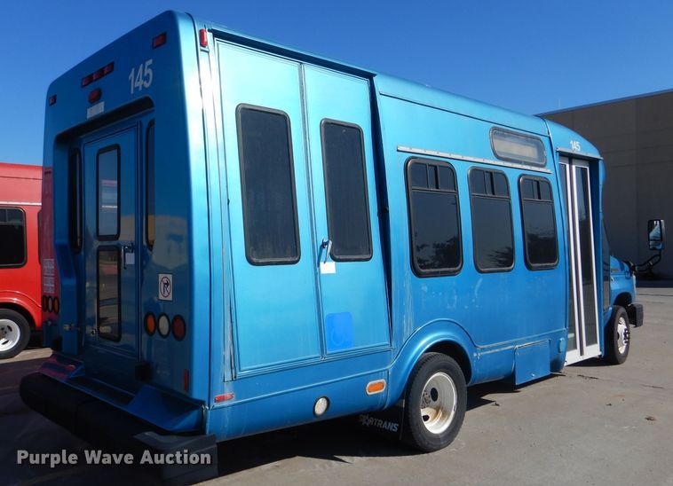 image for item DI2735 2009 Ford E450 Super Duty shuttle bus