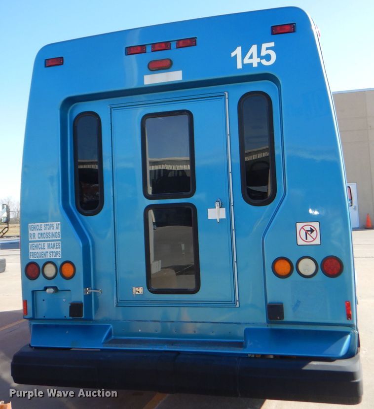 image for item DI2735 2009 Ford E450 Super Duty shuttle bus