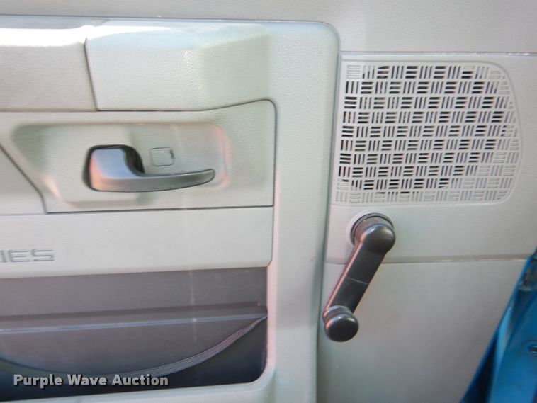 image for item DI2735 2009 Ford E450 Super Duty shuttle bus