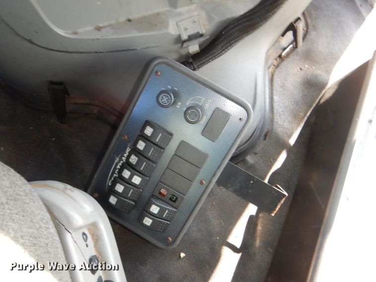 image for item DI2735 2009 Ford E450 Super Duty shuttle bus