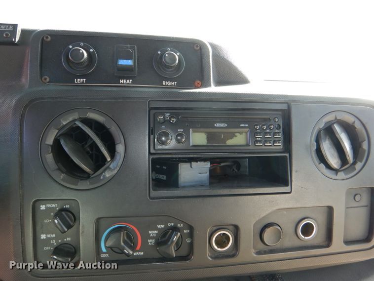 image for item DI2735 2009 Ford E450 Super Duty shuttle bus