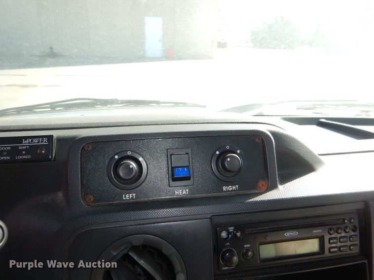 image for item DI2735 2009 Ford E450 Super Duty shuttle bus