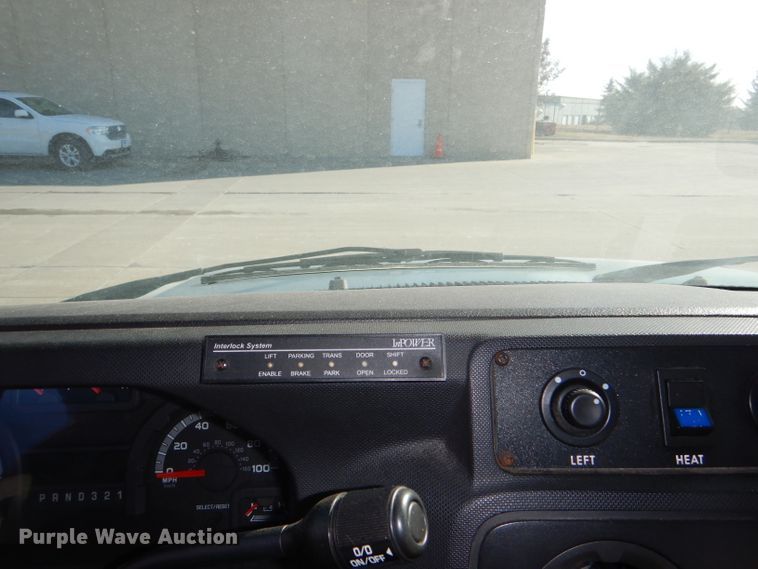 image for item DI2735 2009 Ford E450 Super Duty shuttle bus