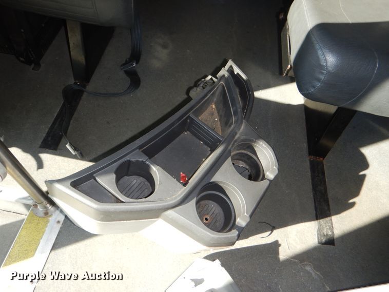 image for item DI2735 2009 Ford E450 Super Duty shuttle bus