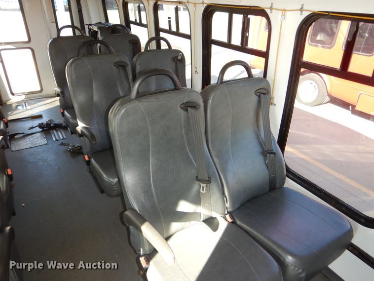 image for item DI2735 2009 Ford E450 Super Duty shuttle bus