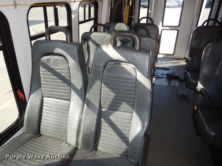 image for item DI2735 2009 Ford E450 Super Duty shuttle bus