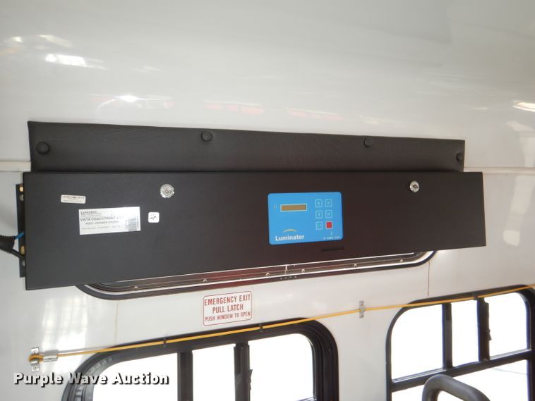 image for item DI2735 2009 Ford E450 Super Duty shuttle bus