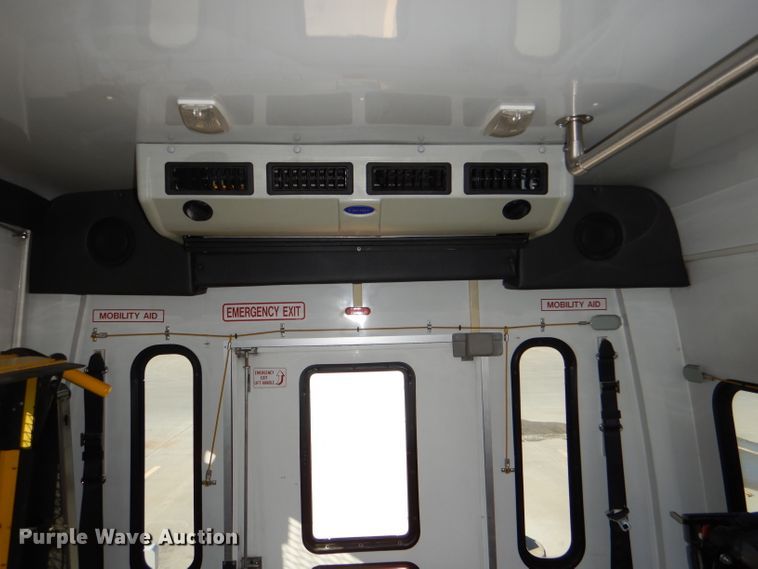 image for item DI2735 2009 Ford E450 Super Duty shuttle bus