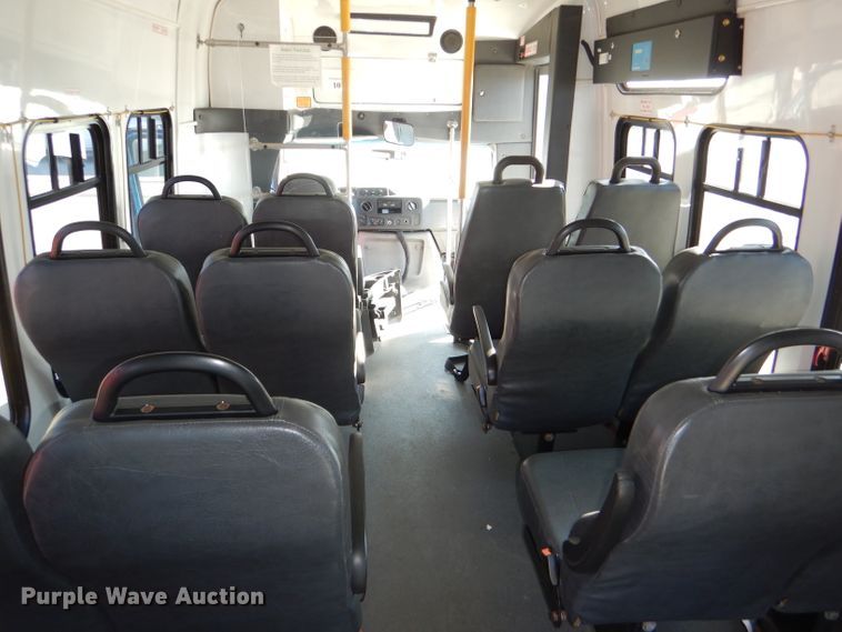 image for item DI2735 2009 Ford E450 Super Duty shuttle bus