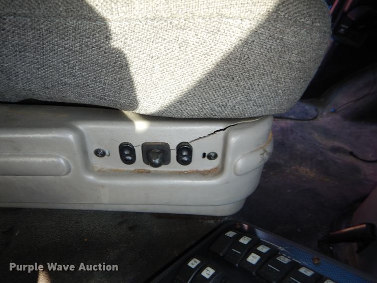 image for item DI2735 2009 Ford E450 Super Duty shuttle bus