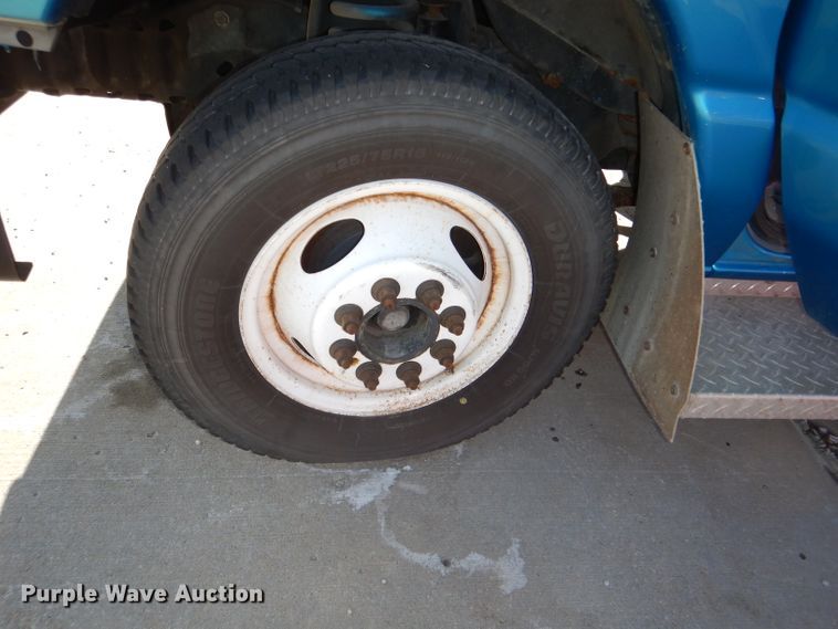 image for item DI2735 2009 Ford E450 Super Duty shuttle bus