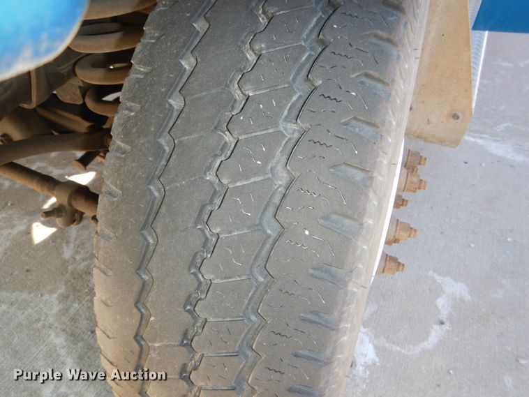 image for item DI2735 2009 Ford E450 Super Duty shuttle bus