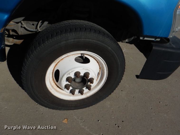 image for item DI2735 2009 Ford E450 Super Duty shuttle bus