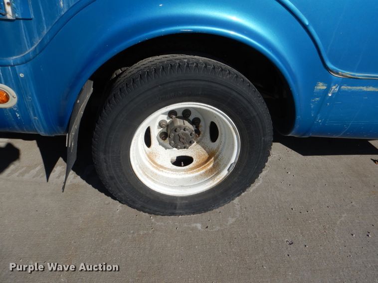 image for item DI2735 2009 Ford E450 Super Duty shuttle bus