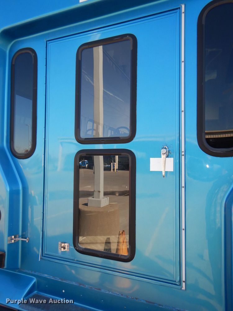 image for item DI2735 2009 Ford E450 Super Duty shuttle bus