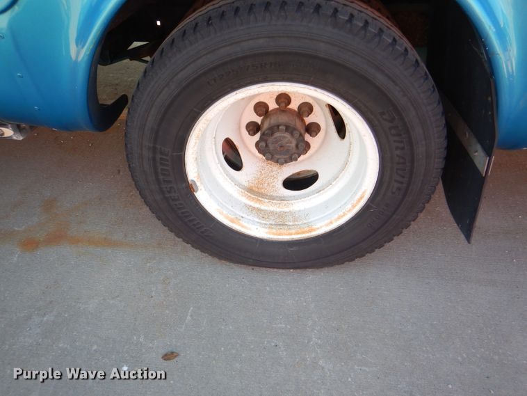 image for item DI2735 2009 Ford E450 Super Duty shuttle bus