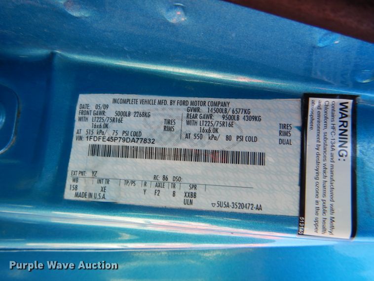 image for item DI2735 2009 Ford E450 Super Duty shuttle bus